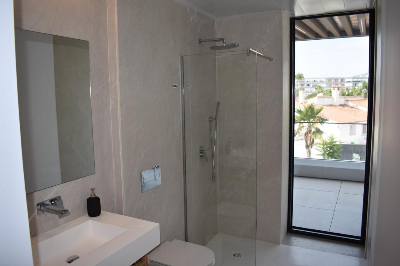 Luxury Complex Beachfront Apartment, Infinity Pool, Sauna, Gym And Large Terrace 토레몰리노스 외부 사진