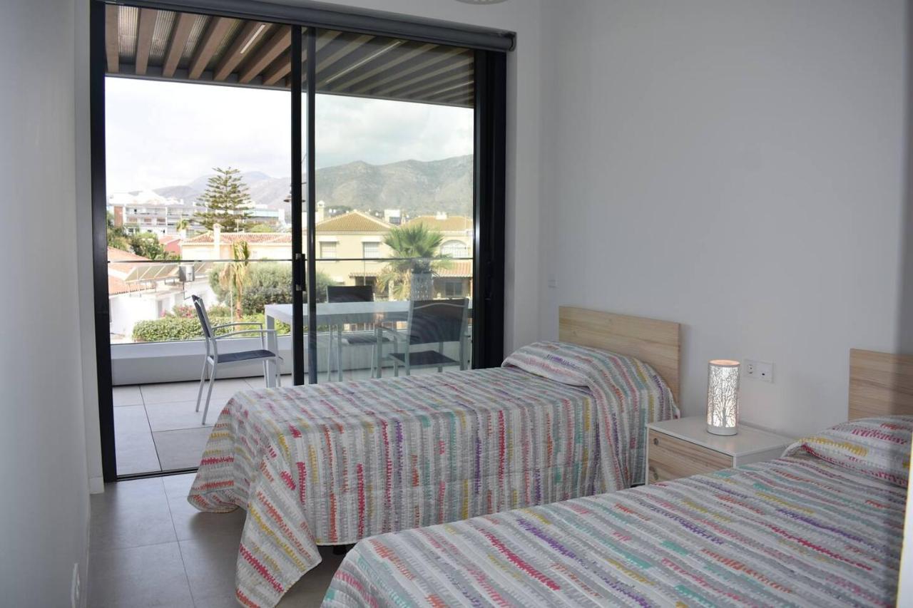 Luxury Complex Beachfront Apartment, Infinity Pool, Sauna, Gym And Large Terrace 토레몰리노스 외부 사진