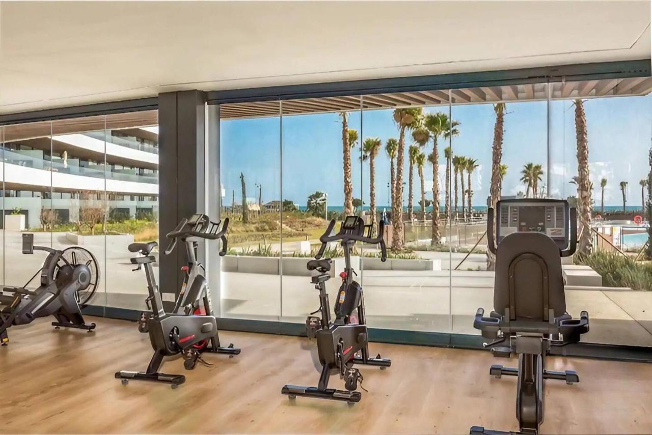 Luxury Complex Beachfront Apartment, Infinity Pool, Sauna, Gym And Large Terrace 토레몰리노스 외부 사진