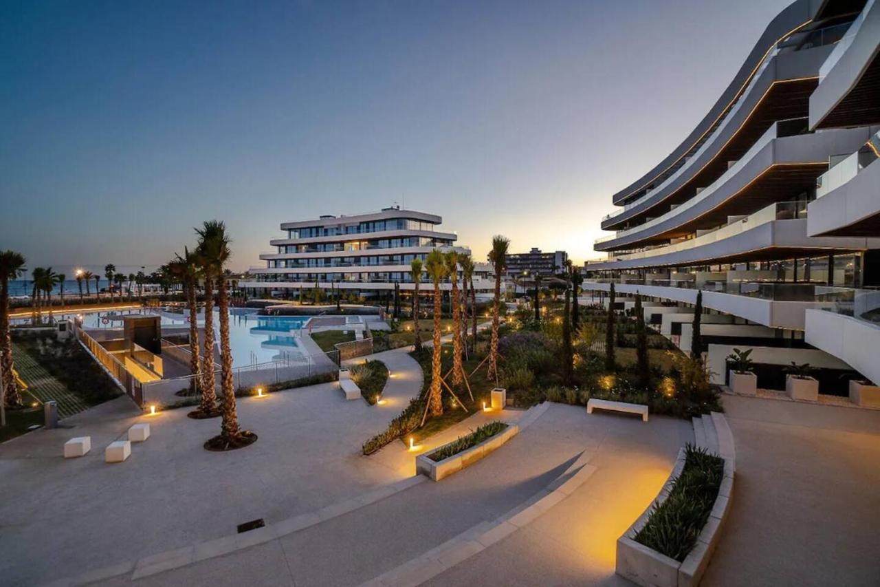 Luxury Complex Beachfront Apartment, Infinity Pool, Sauna, Gym And Large Terrace 토레몰리노스 외부 사진