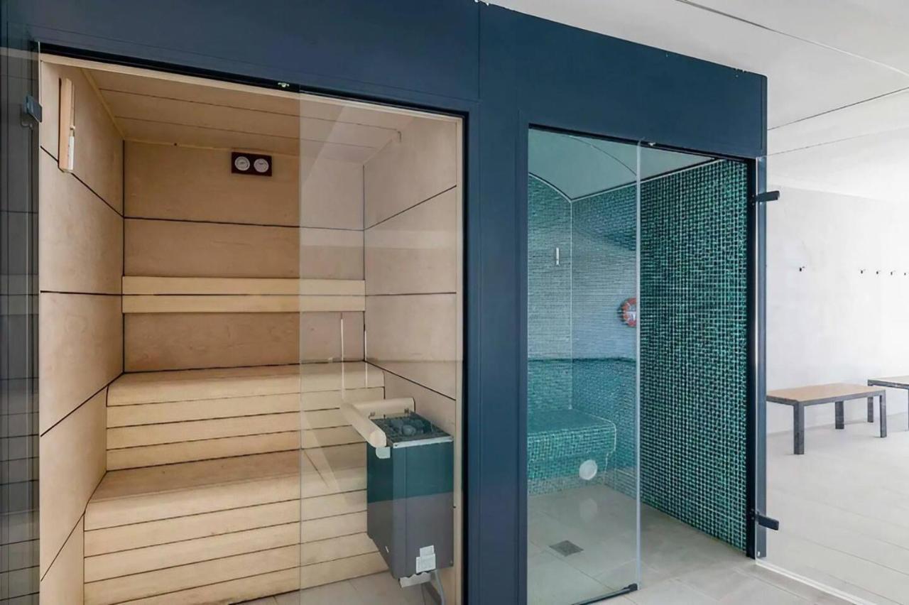 Luxury Complex Beachfront Apartment, Infinity Pool, Sauna, Gym And Large Terrace 토레몰리노스 외부 사진